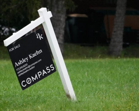 Mortgage rates climb for 5th straight week, pushing average rate on a 30-year home loan above 7%