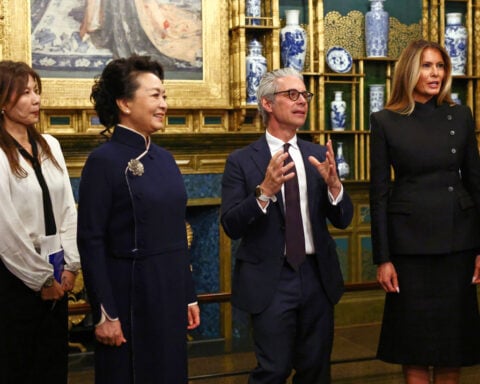Melania Trump takes China's first lady on a museum outing that's watched for diplomacy and style