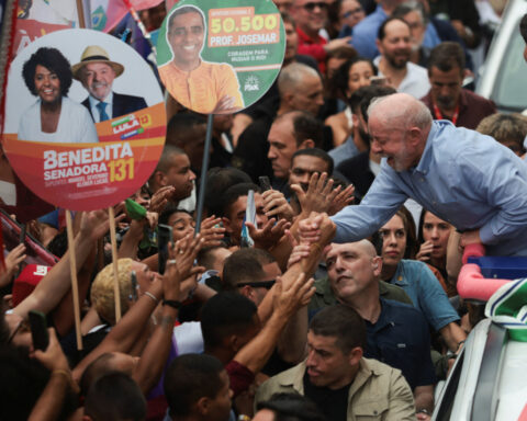 Lula holds thin lead over Flavio Bolsonaro ahead of Brazil election, Datafolha poll shows