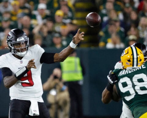 Bijan Robinson runs roughshod over the Packers as the Falcons breeze to a 35-14 victory