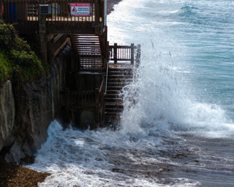 Rising sea destroys homes, erases beaches in California. Is worse to come?