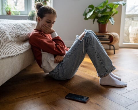 12-year-olds with smartphones are more likely to develop eating disorders by 14