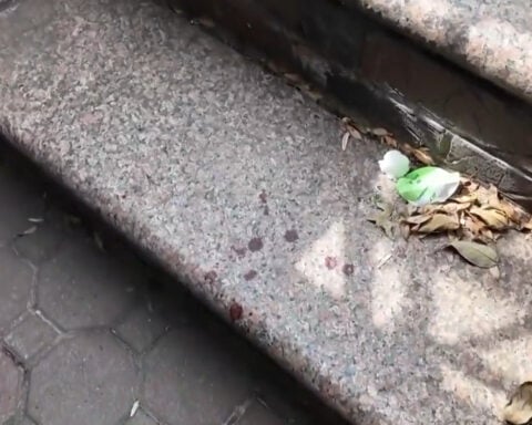 Video shows Brooklyn rabbi attacked and bloodied on steps of his home