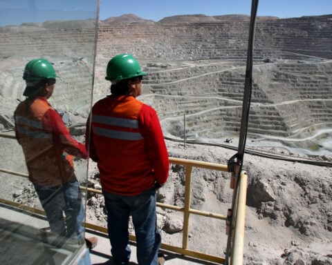 Union at BHP's Escondida mine in Chile refuses to pause contract talks after fatal accident