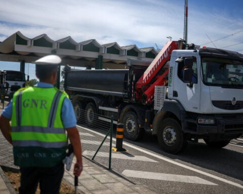 Truckers, commuters protest in Portugal against soaring fuel prices