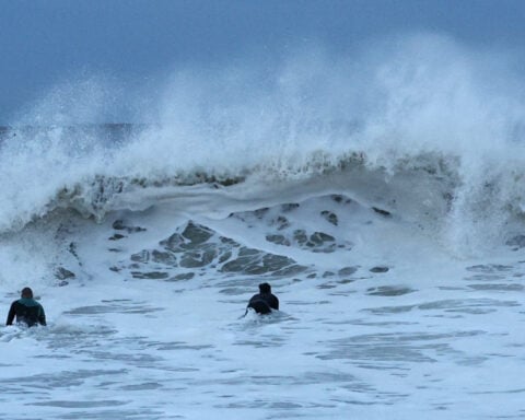 Nor'easter expected to disrupt travel, flood basements, knock out power along US East Coast