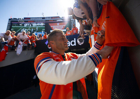 Tim Tebow pauses relationship with Christian organization accused of using predatory sales tactics