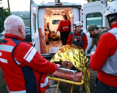 Russian and Ukrainian strikes leave 10 dead as Trump calls on Zelenskyy to 'settle with Putin'
