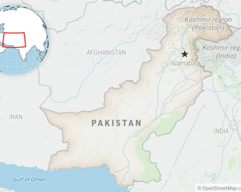 Suicide bombing at police checkpoint in northwestern Pakistan kills at least 11