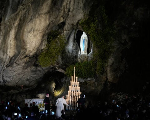 Pope Leo draws 800,000 people to central Paris for open-air Mass on iconic square