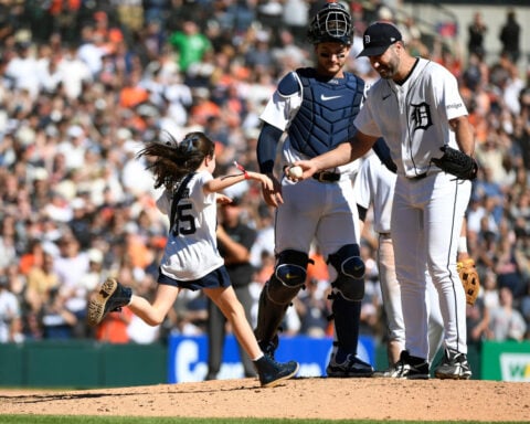 Verlander leaves final start of 21-year career as 7-year-old daughter sprints to the mound for hug
