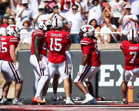Double pick-6s: Texas Tech LB Austin Romaine returns 2 interceptions for TDs on consecutive passes