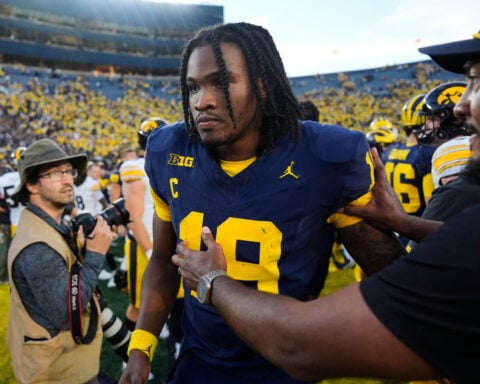 No. 17 Iowa drives for last-play TD to beat No. 18 Michigan 20-19