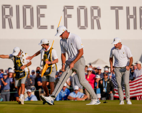 Internationals finish strong to lead Presidents Cup. Now they have to find a way to close it out