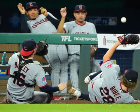 Guardians clinch their 3rd straight AL Central crown with an 11-5 win over the Royals