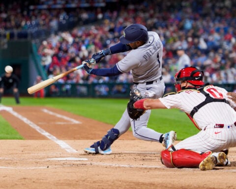 Phillies lose 4th straight game in last-week collapse, will play for NL wild card in season finale