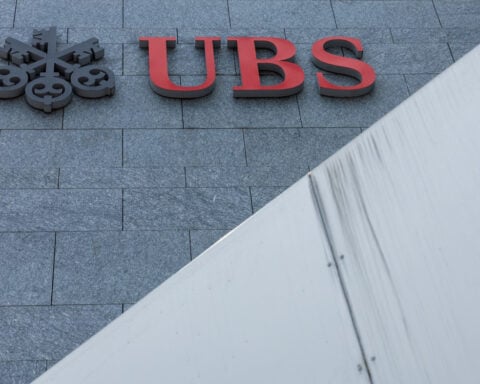 Foreign banks have expressed UBS merger interest, Swiss newspaper reports