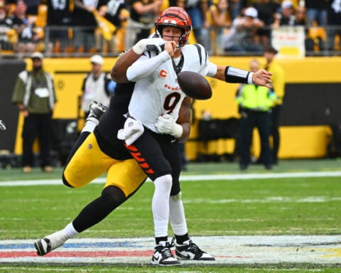Aaron Rodgers outduels Joe Burrow as the Steelers edge the Bengals 30-27 on a late Boswell kick
