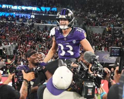 Jackson's pass, alert timeout call lead to Loop's 56-yard field goal as Ravens beat Cowboys 34-31