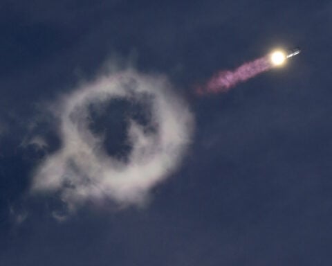 SpaceX's Starship makes orbital debut deploying Starlinks before early ending