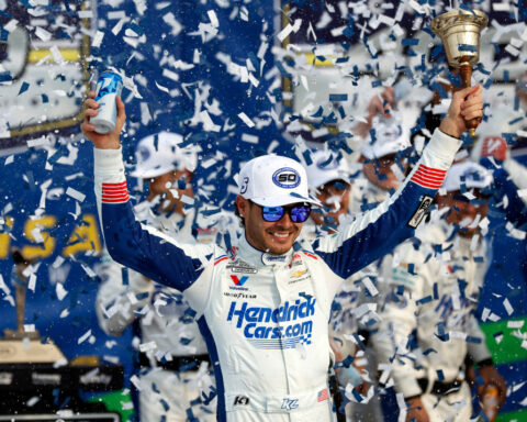 Kyle Larson storms to a dominant Kansas win, tightening his grip on the NASCAR Cup Series title race