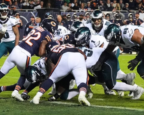 Case Keenum drives Chicago to 3 touchdowns as the Bears beat the Eagles 27-7