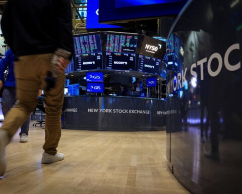 US stock futures flat as tech bounce meets crude-driven caution