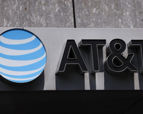 AT&T signs over $3 billion fiber deal with Corning as data demand surges