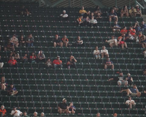 Sparse crowd, empty seats greet .500 Astros for wild-card opener vs White Sox