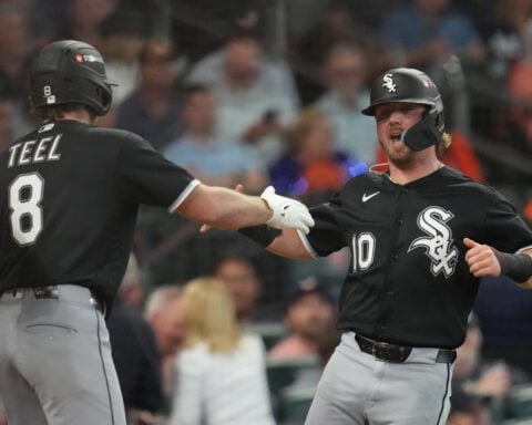 White Sox receive a letter from Pope Leo XIV before winning playoff opener