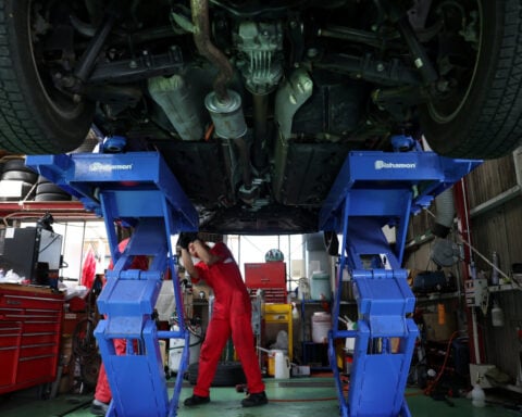 Japan August factory output unexpectedly falls