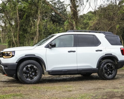 The top 5 midsize SUVs tested and ranked by Edmunds