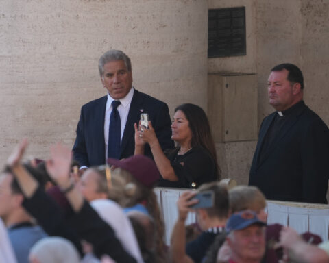 Hulk star Lou Ferrigno fulfills childhood dream meeting with Pope Leo XIV
