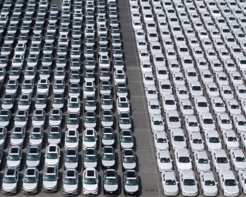 Senators will try to win approval of permanent Chinese car ban in November