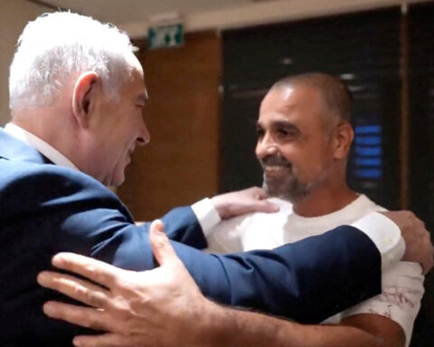 Netanyahu and Modi hail Indian flydubai pilot as hero