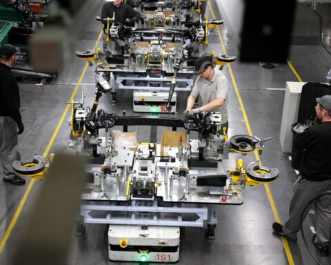 UK factories report growing inflation pressures, PMI shows