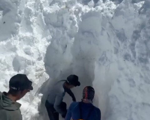 Avalanche kills 15 Nepali workers preparing Himalayan mountain camp for climbers