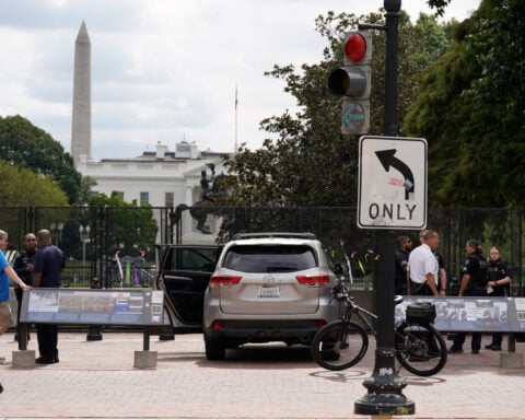 Federal panel gives final approval to new design for White House security screening center