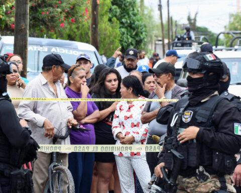 Attack at Mexico secondary school kills vice principal, injures three