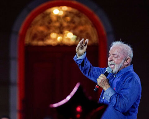 Lula leads Bolsonaro by 3 points in Brazil runoff scenario, Datafolha poll shows