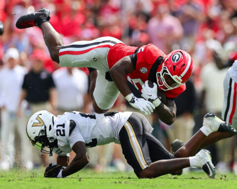 Stockton throws 3 TDs as No. 2 Georgia rolls past Vanderbilt 38-14 and improves to 5-0