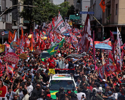 Brazil's Lula, Flavio Bolsonaro wrap up campaigns ahead of first-round vote