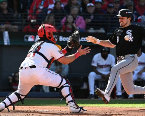 White Sox beat Guardians 3-0 in Game 1 of ALDS behind Murakami homer, 3-hitter