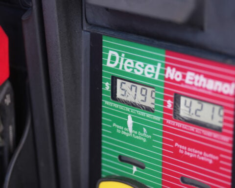 Major oil exporters agree to keep production steady in November