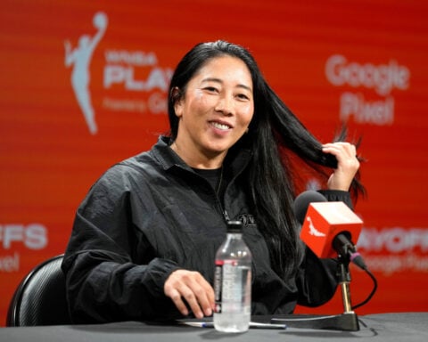 Nakase returns to bench to coach Valkyries in WNBA semifinals after going to floor in scary moment