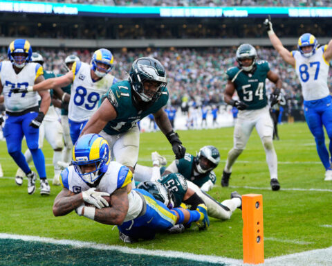 Rams rally behind Stafford, Williams from 10 points down in 4th quarter to beat Eagles 24-20
