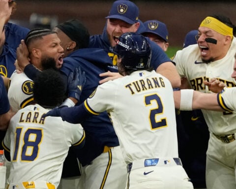Chourio's 2-run single with 2 outs in 9th off Miller lifts Brewers over Padres 4-3 for 2-0 NLDS lead