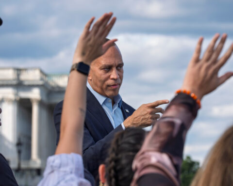Jeffries says House Democrats reaching to flip Trump districts in attempt to repeat their 2018 sweep