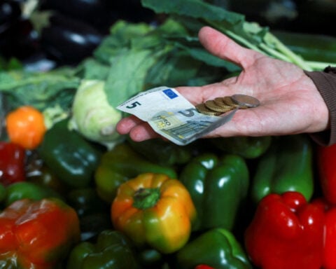 French bond contagion fears are rattling the euro