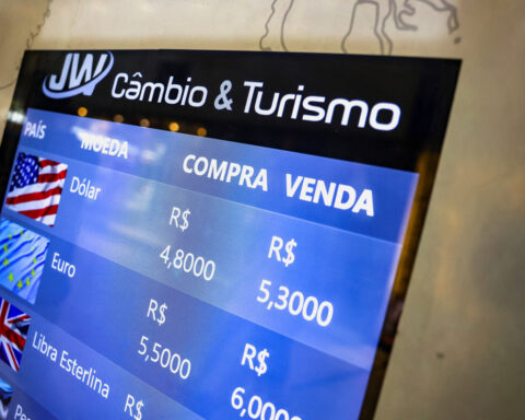 Brazil markets' Bolsonaro rally sends stock exchange to record high